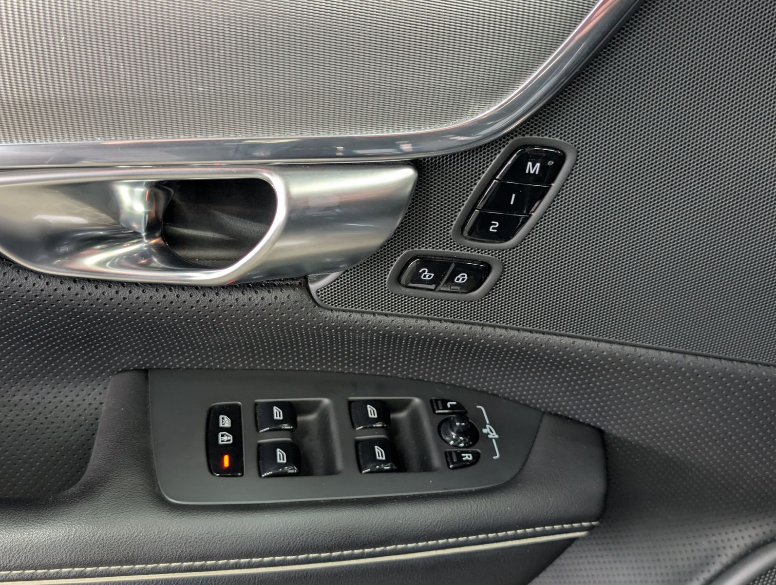Fahrzeugabbildung Volvo V90 R Design VIRT MEMO KAM SHZ LEDER LED APP 19"