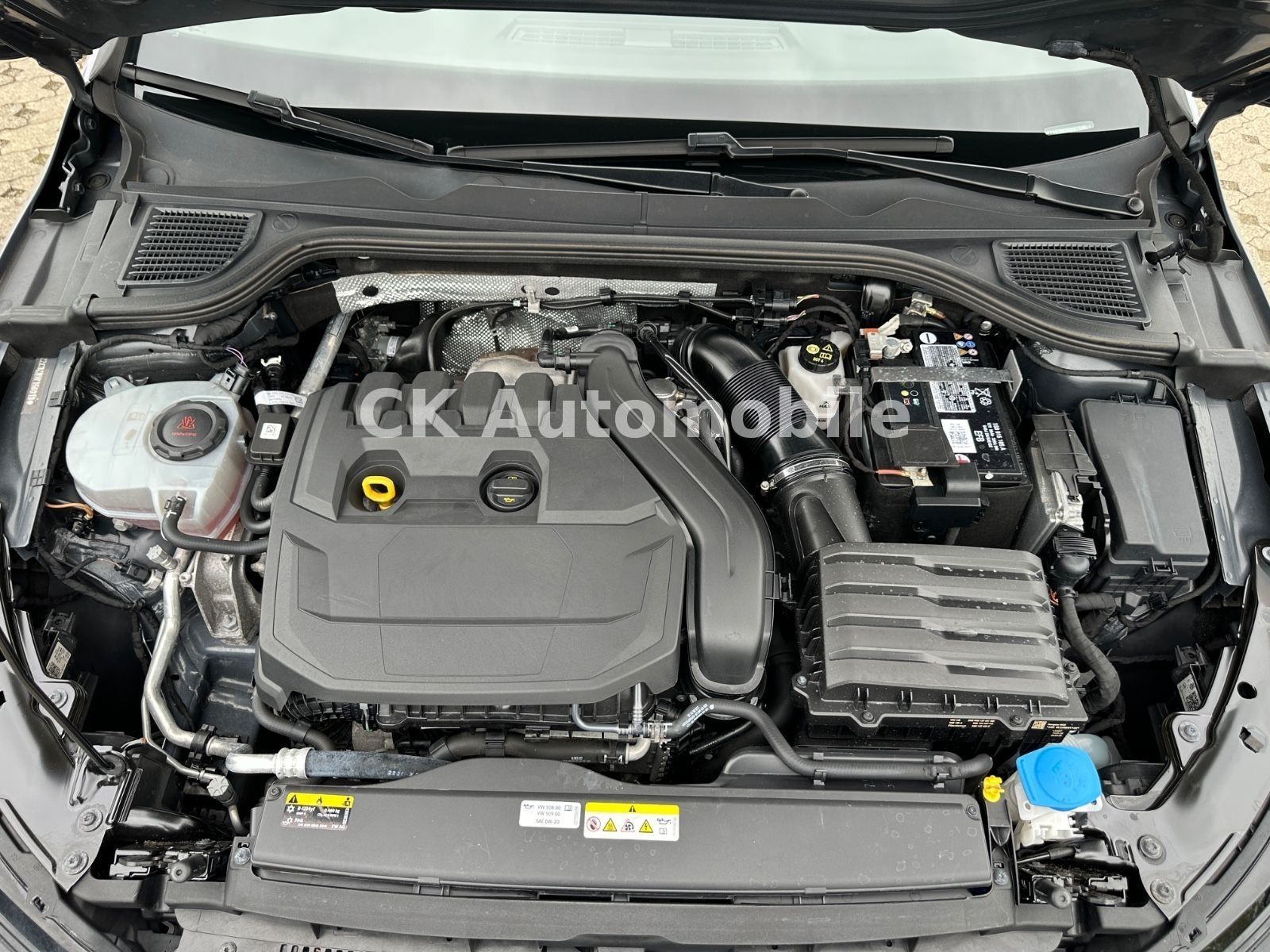 Fahrzeugabbildung Volkswagen Golf VIII Lim. Active 1.5 TSI/Navi/LED/ACC/PDC