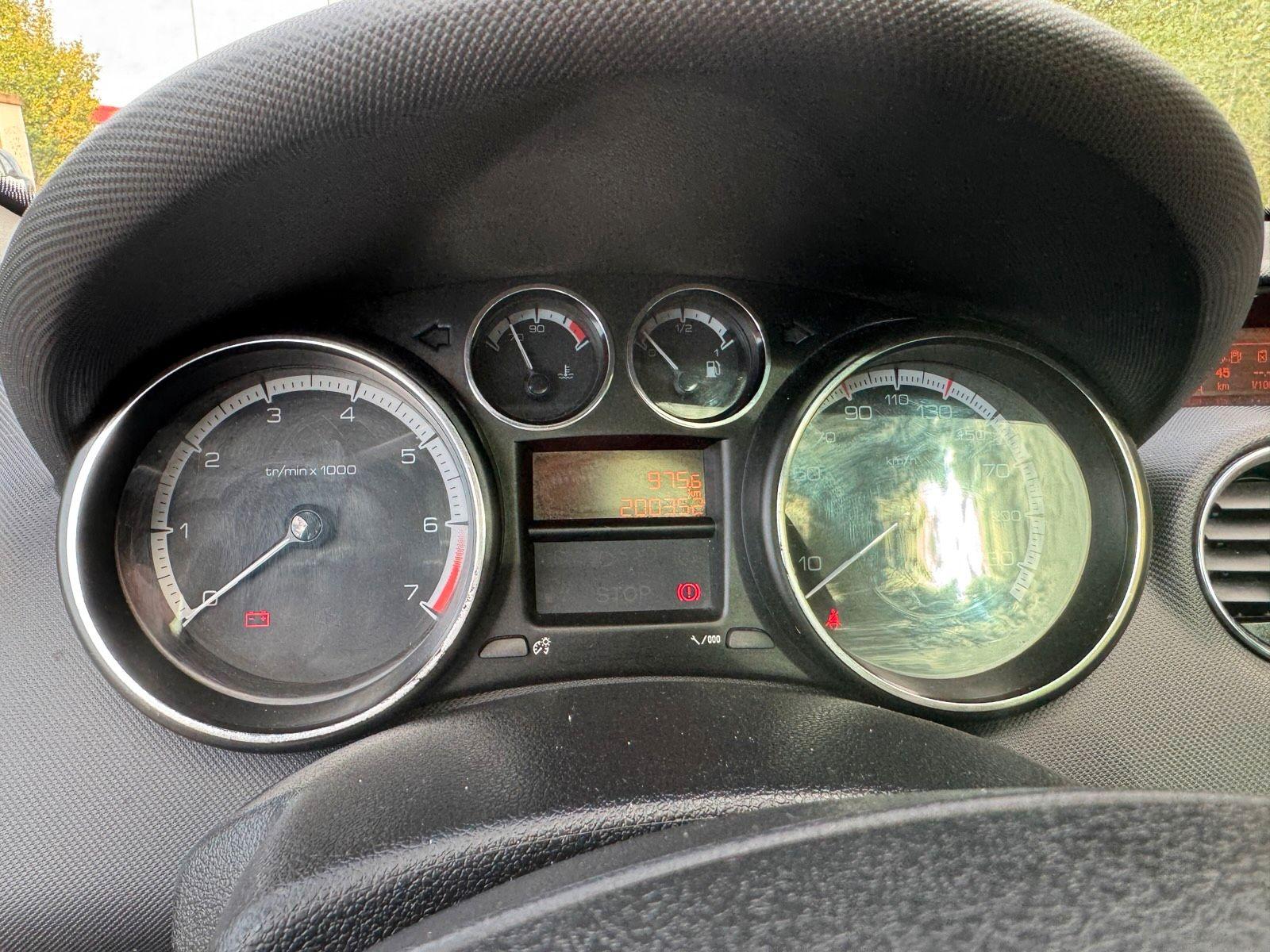 Peugeot 308 2011 — photo 10