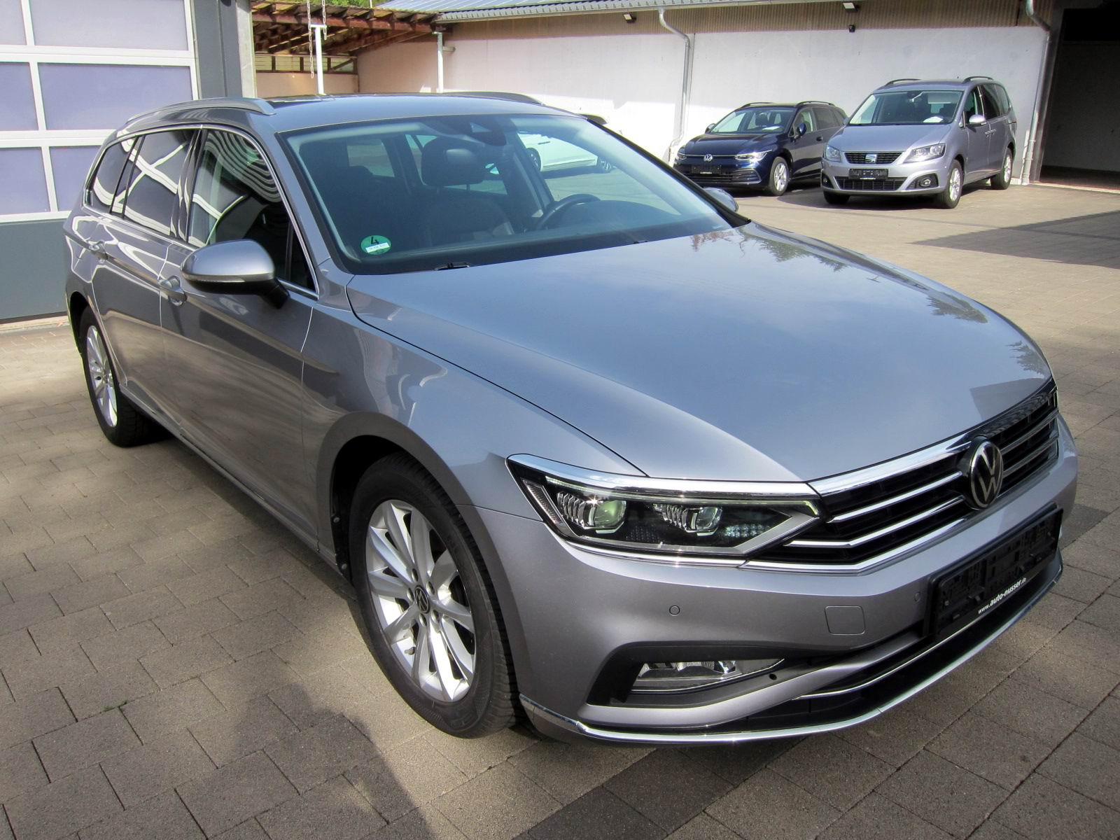 Volkswagen Passat Var Elegance 2,0TDI DSG AHK Kamera Matrix