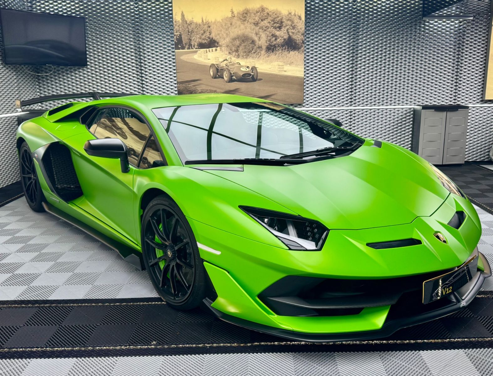 LAMBORGHINI Aventador