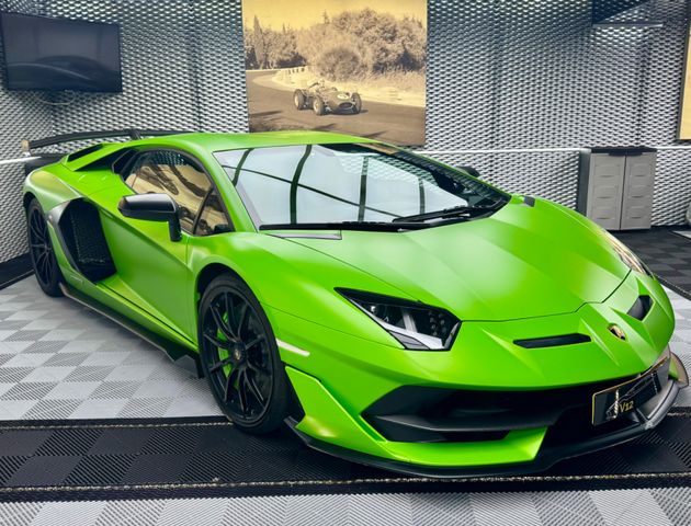 LAMBORGHINI Aventador