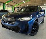 BMW iX3 Inspiring M sport - blaue BMW iX3