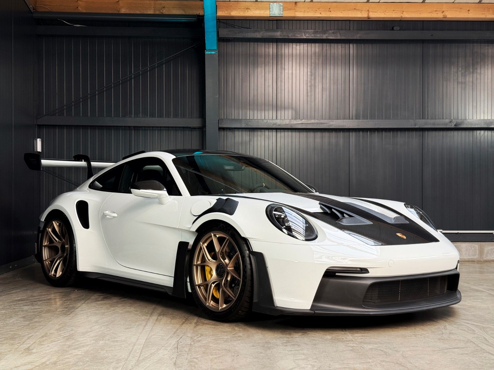 Fahrzeugabbildung Porsche 992 GT3RS + Weissach + PCCB + Clubsport + Magnes