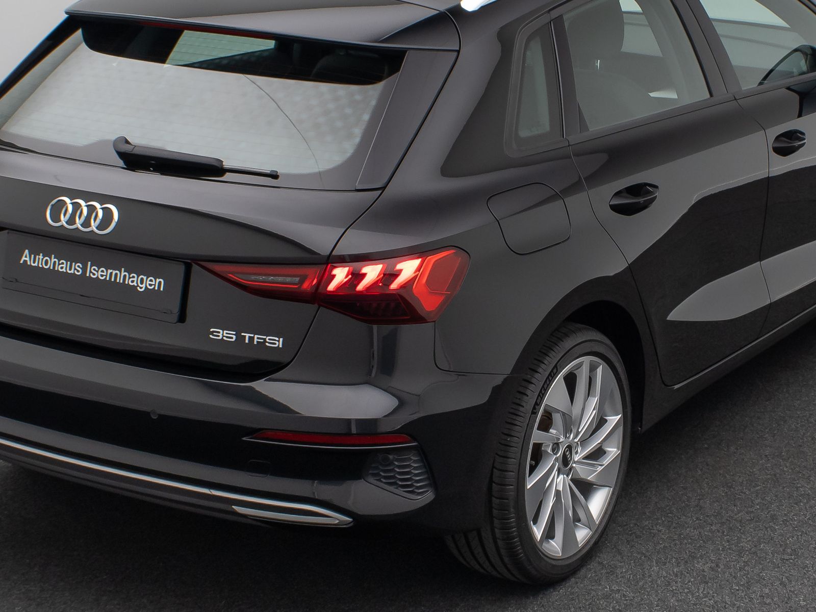 Fahrzeugabbildung Audi A3 35 TFSI Sportback LED PDC Sound Tempomat AHK