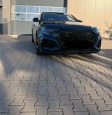 Audi RSQ8 - blaue Audi RSQ8