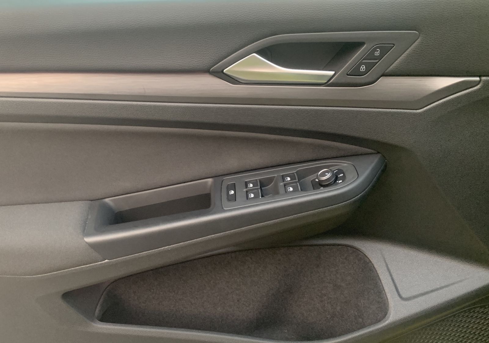 Fahrzeugabbildung Volkswagen Golf 2.0 TDI*Highline*AHK*STHZ*HeadUp*LED-Matrix