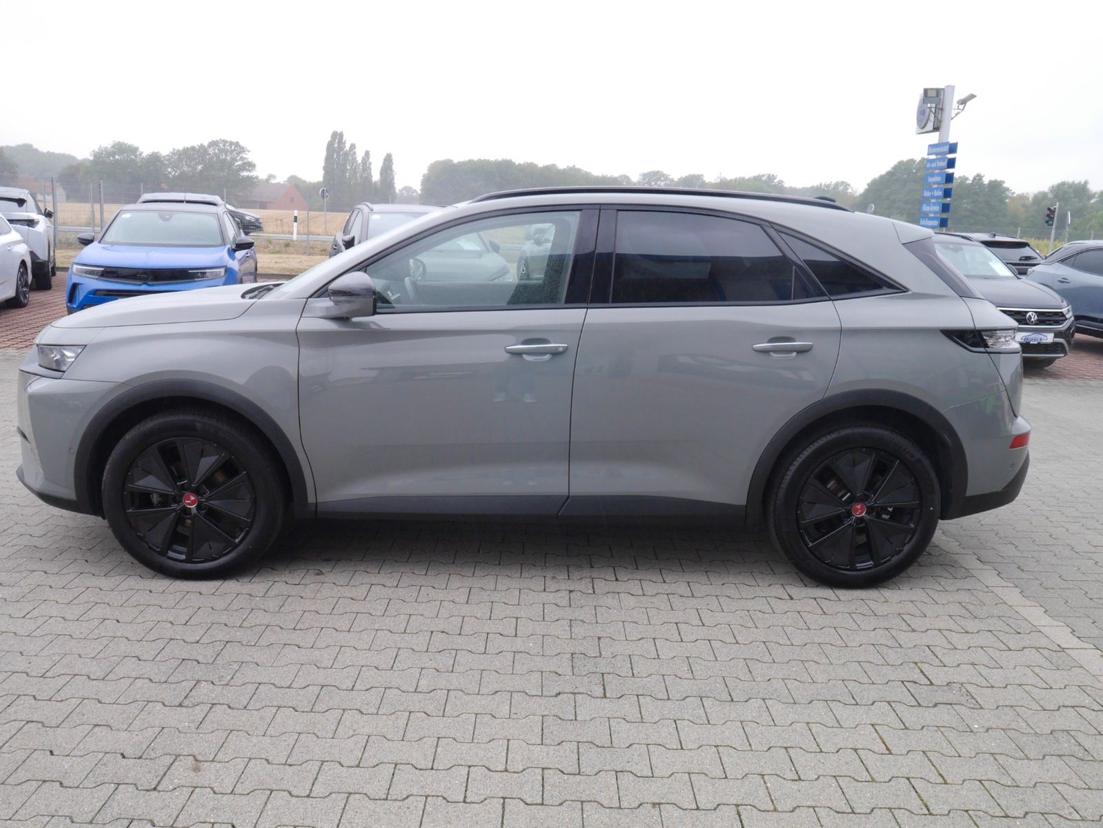 DS Automobiles DS7 Blue HDI Perf. Lin  NAVI/APP/SHZ/Kamera/PANO imagem 3