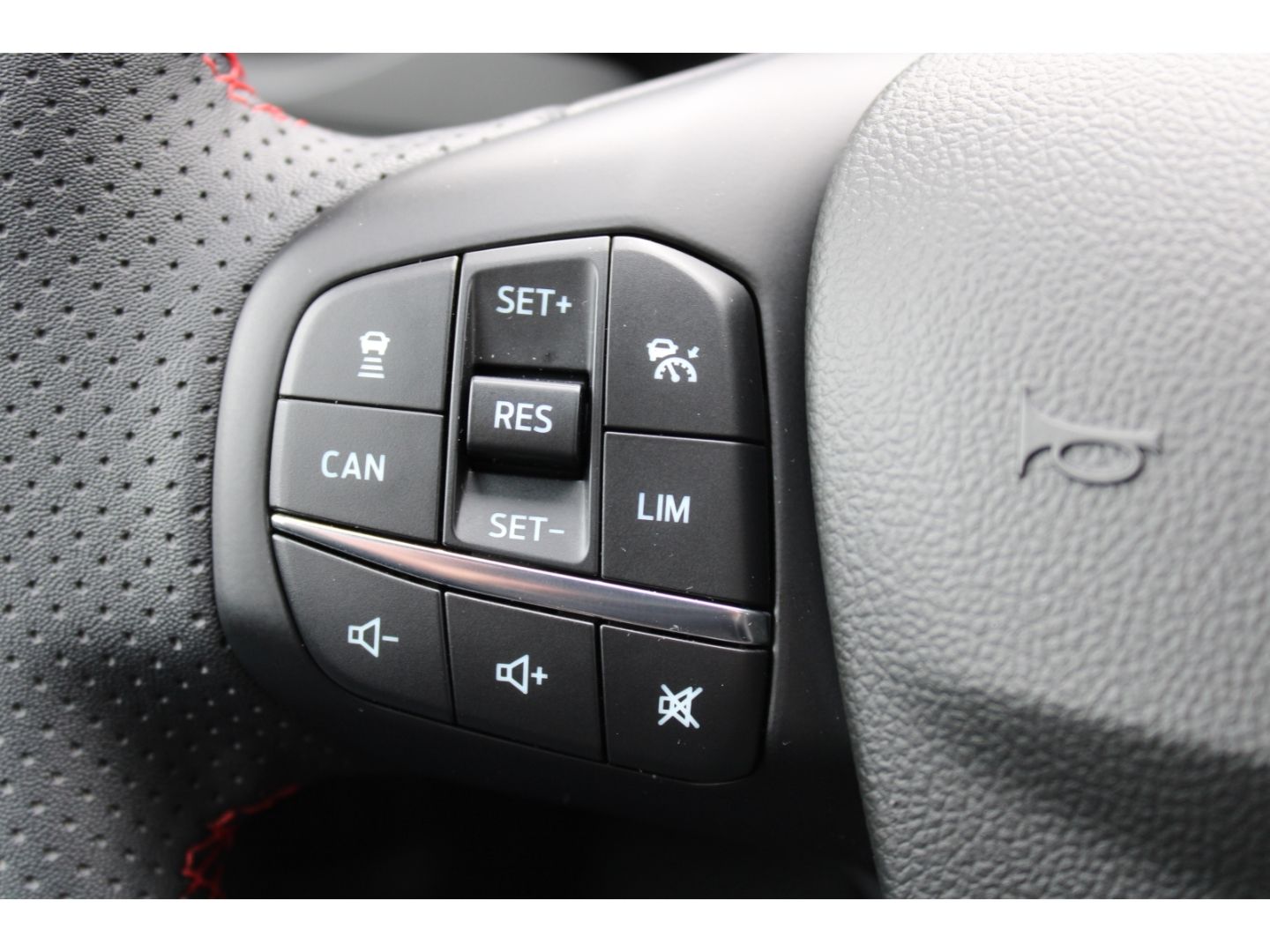 FORD Focus ST-Line X 1.0 EcoBoost ACC LED B&O TWA RFK - Image 15
