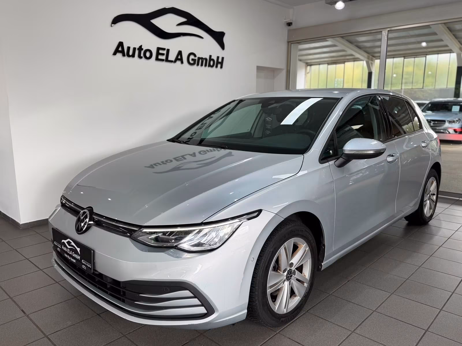 Volkswagen Golf VIII Lim. 1.0 eTSI Aut. 1. Hand|Kamera|Navi