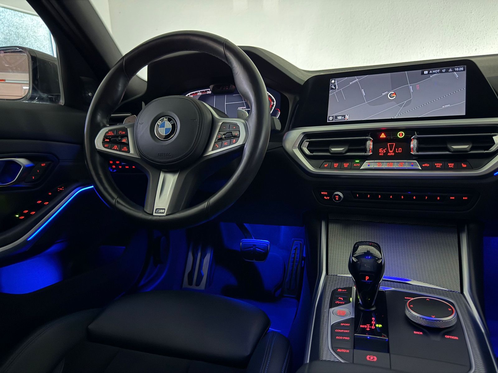 Fahrzeugabbildung BMW 330 i xDrive M SPORT/LASER/H&K/PANO/MEMORY/DE FZ