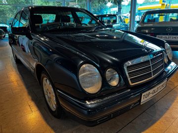Mercedes E 230 - 1