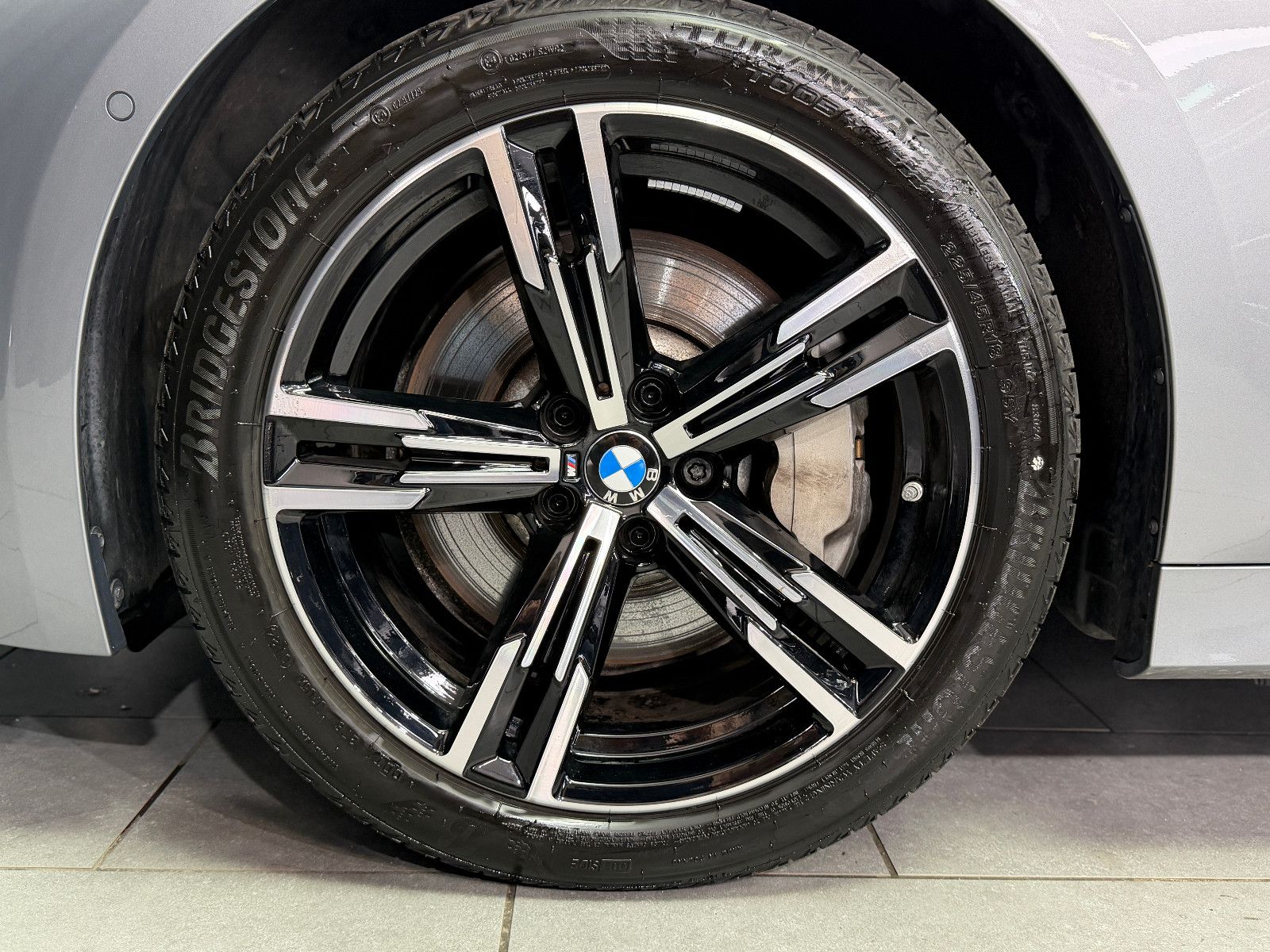 Fahrzeugabbildung BMW 330i Touring M Sport|HIFI|WIDESCREEN|KAMERA|NAV