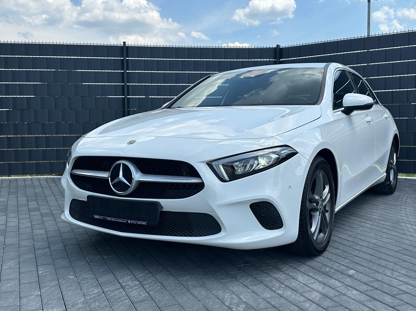 Mercedes-Benz A 220 Urban*7G*WIDESCREEN*MBUX*PDC*SHZ*LED*
