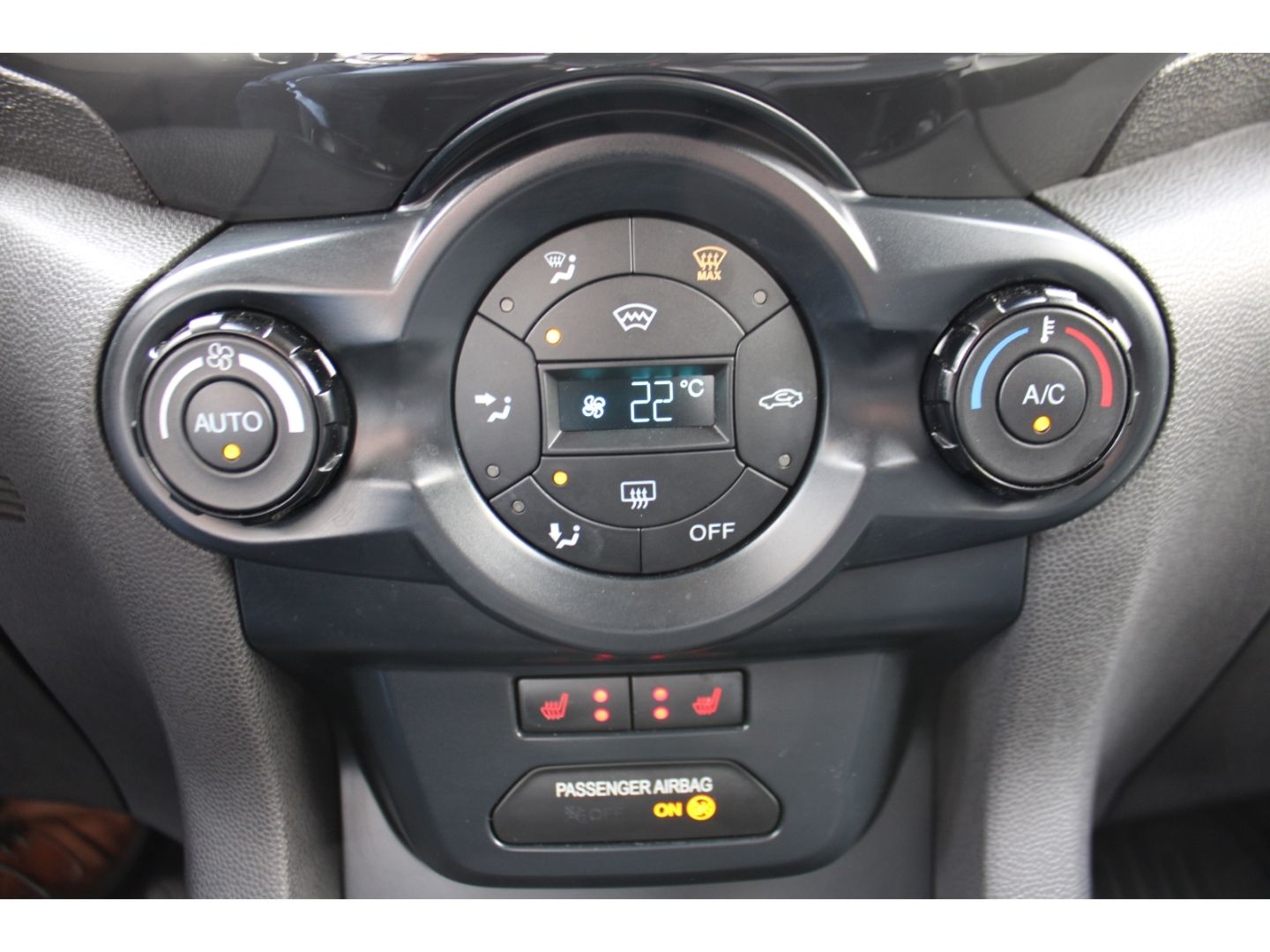 Fahrzeugabbildung Ford EcoSport Titanium 1.0 EcoBoost Zahnr. NEU Leder