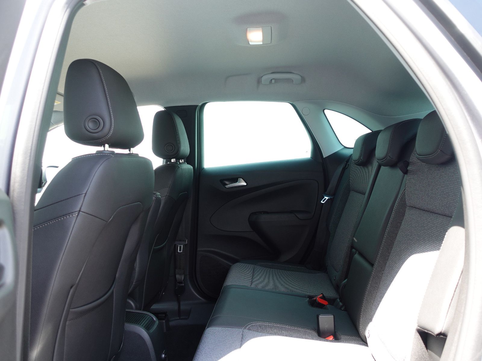 Fahrzeugabbildung Opel Crossland Elegance 1.2T,Navi,Kamera,Sitzhz,Allw.