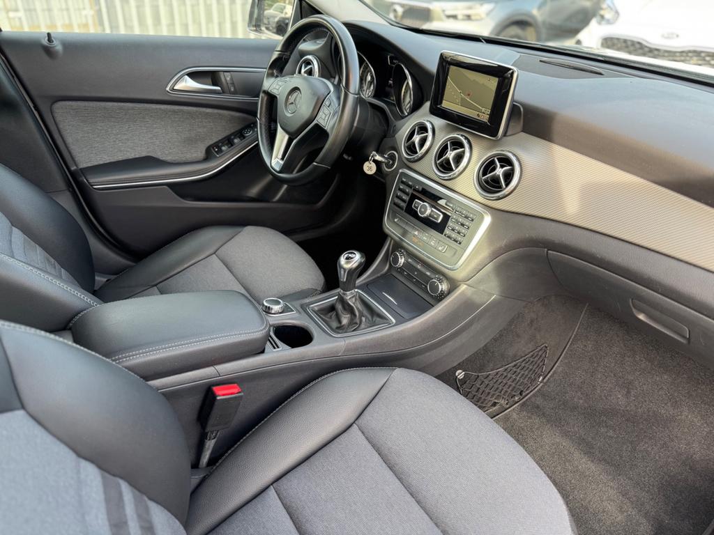 Mercedes-Benz GLA 200