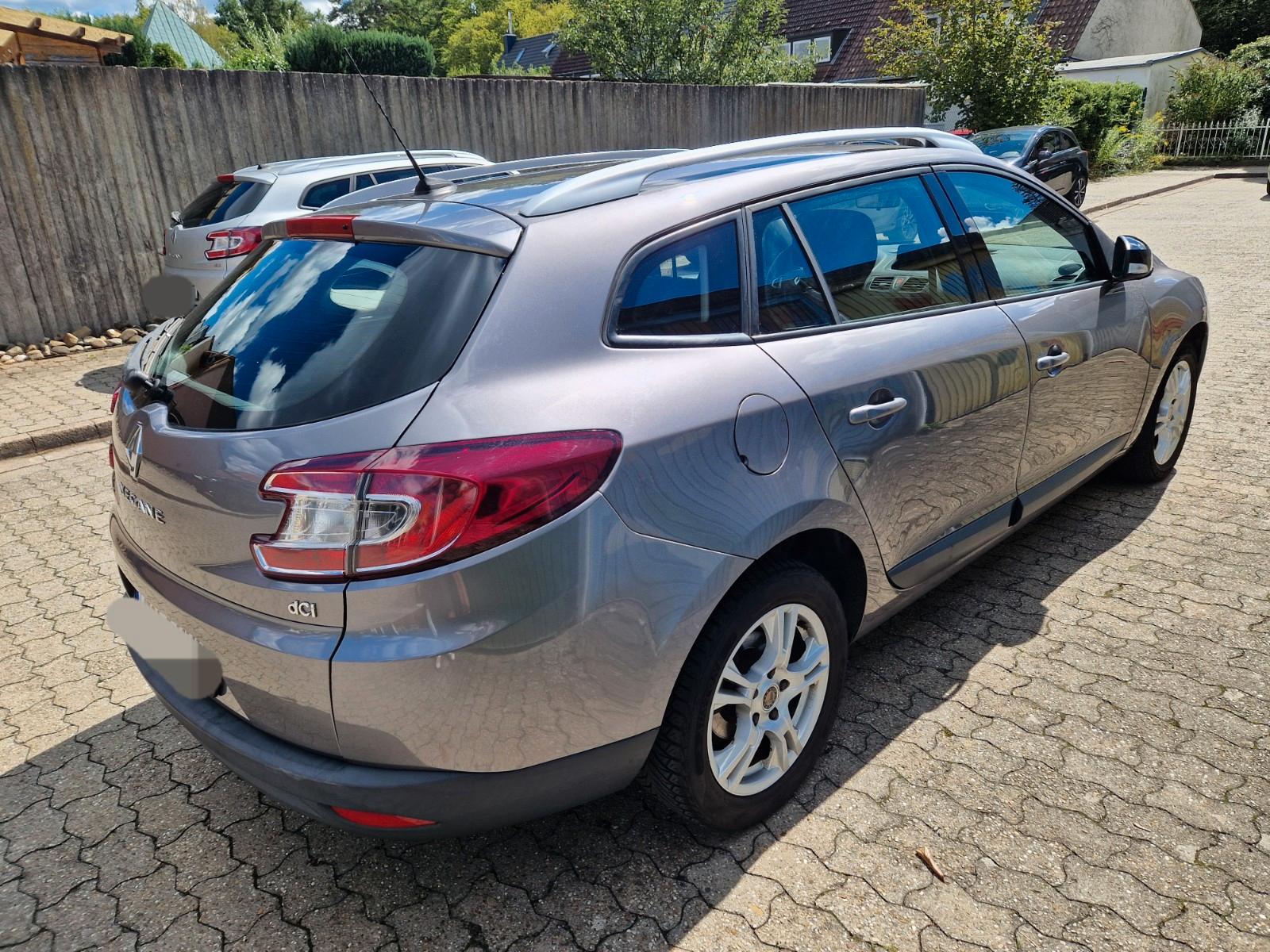 Renault Megane 2011 — rear view