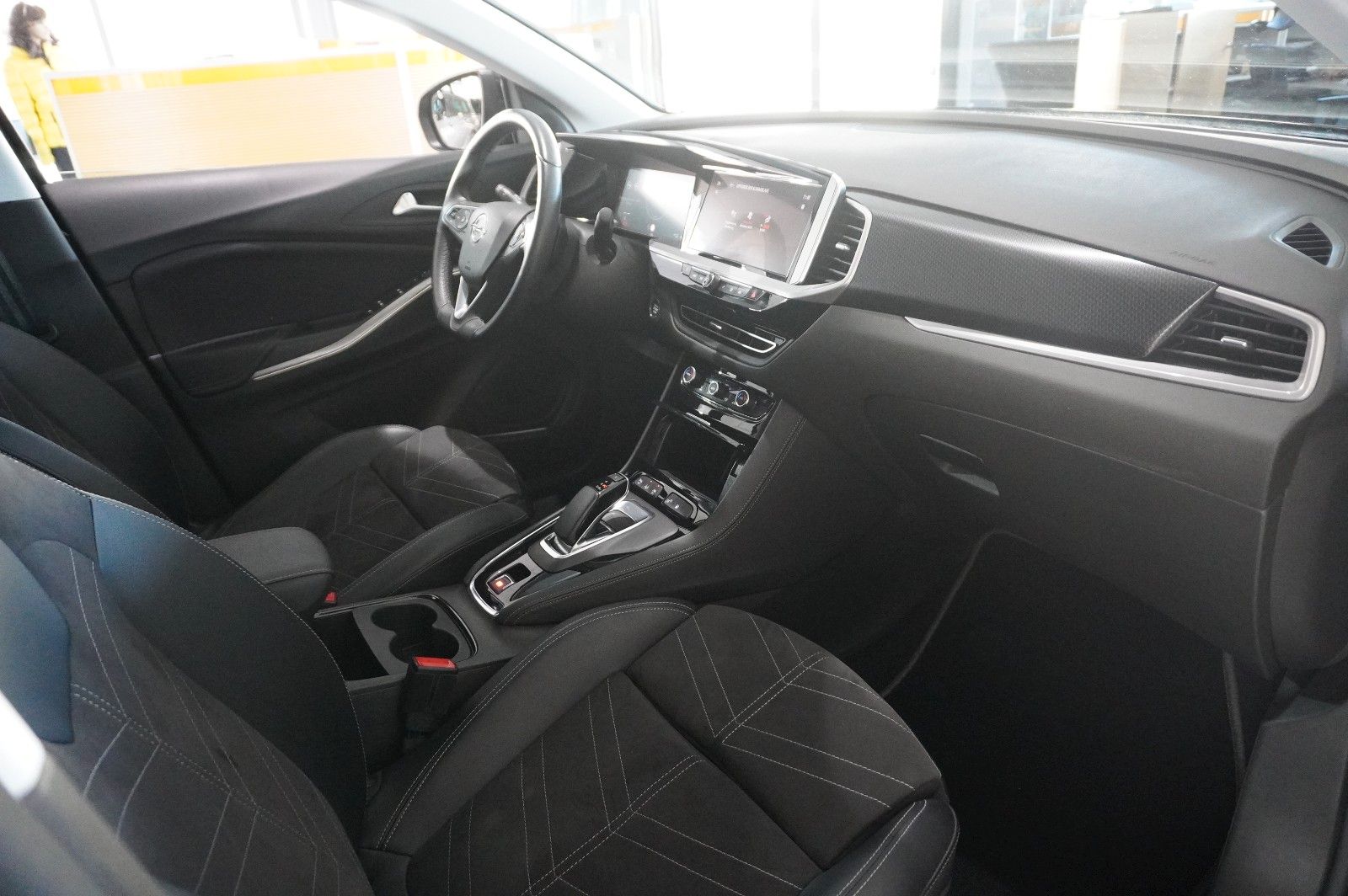 Fahrzeugabbildung Opel Grandland (X) ULTIMATE 4HYBRID NAVI/LED/SPORT/SH