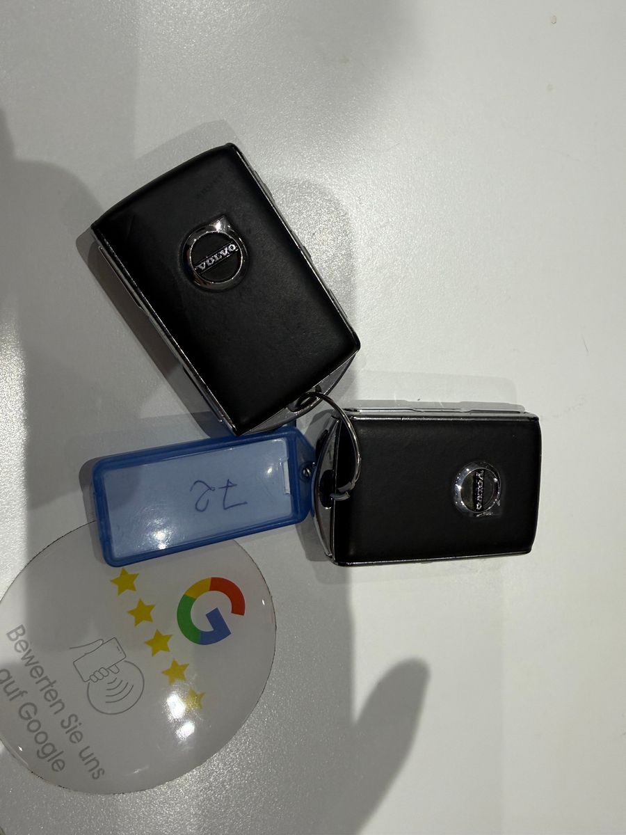 Fahrzeugabbildung Volvo V90 Kombi 2,0 D R Design AWD, Kamera, ACC
