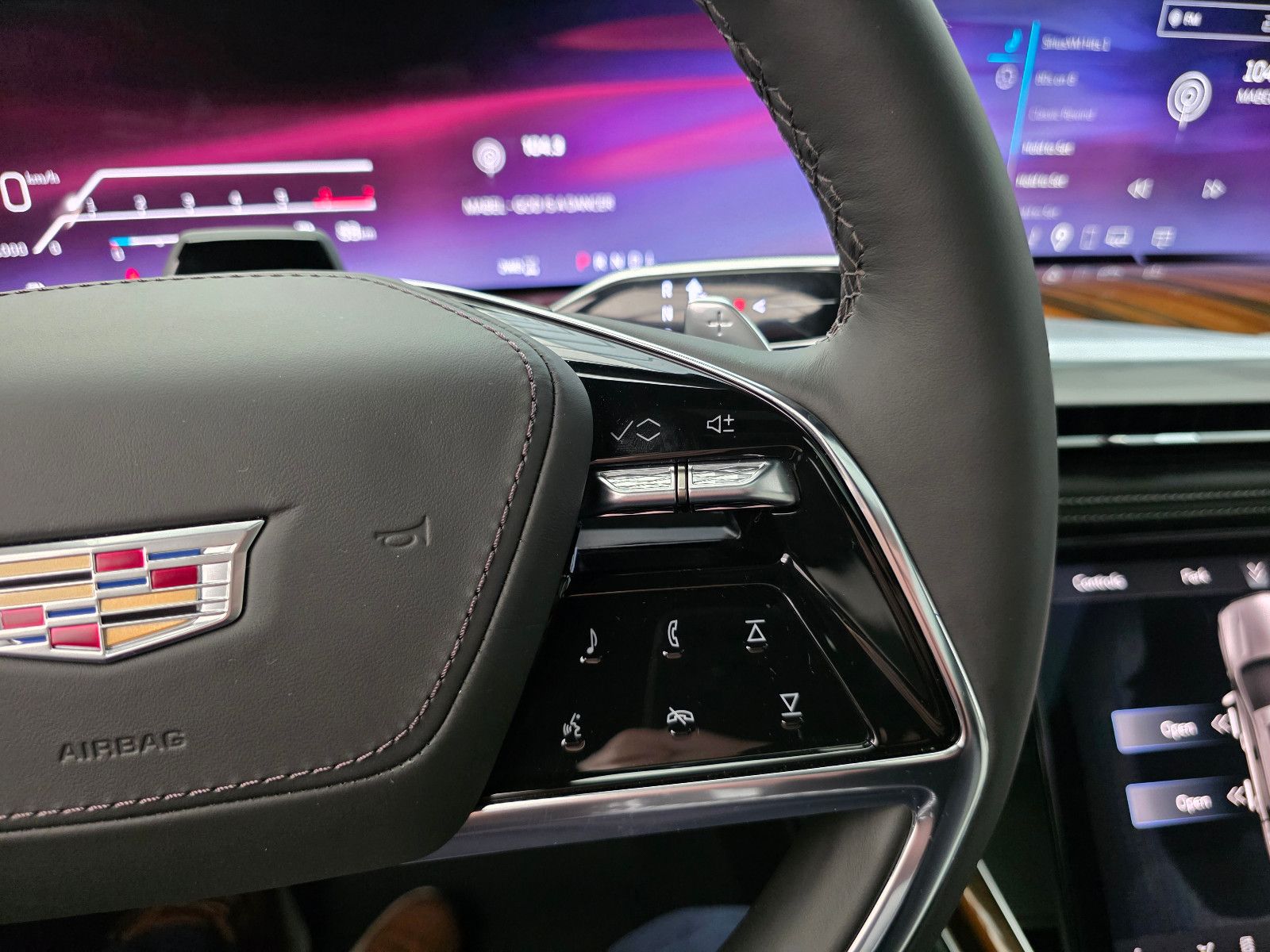 Fahrzeugabbildung Cadillac Escalade Sport Platinum T1: 129.000 EUR, Stock !