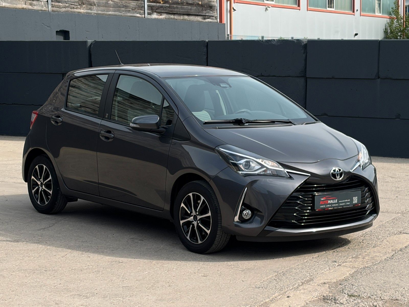 Fahrzeugabbildung Toyota Yaris 1.5 Ltr. Kamera Klima BLT SHZ LKA AM