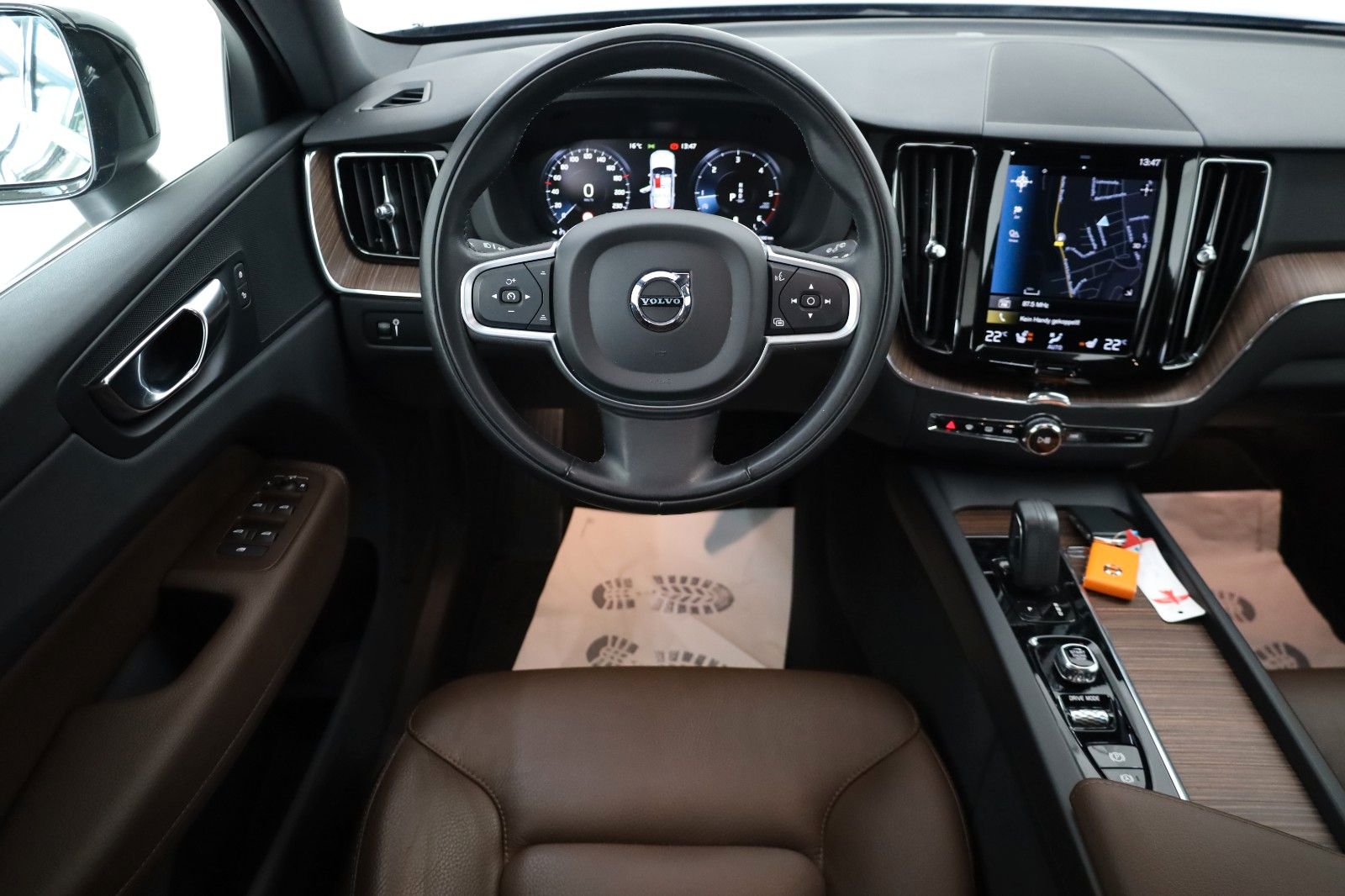 Fahrzeugabbildung Volvo XC 60 Momentum Pro Geartr.Leder,Navi,SH, Kamera