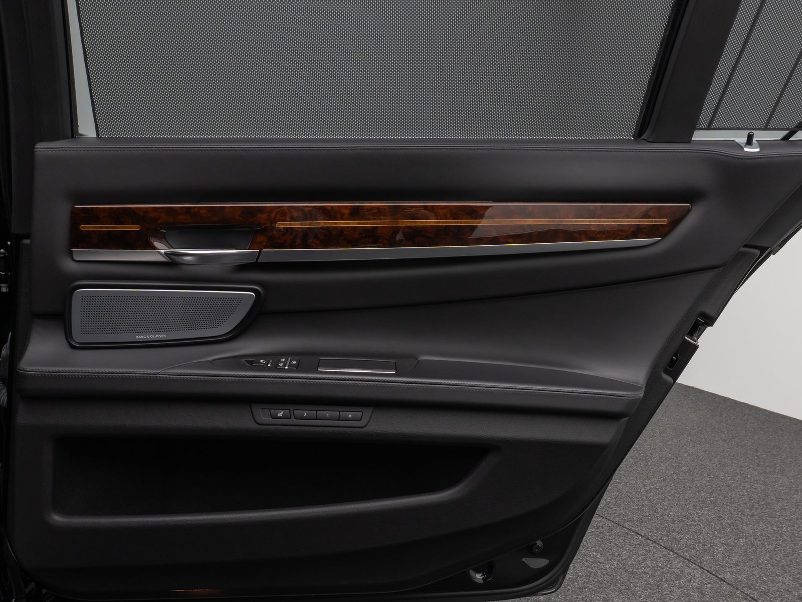 Fahrzeugabbildung BMW 760 Li M Sport Glasdach B&O HUD SoftCl NightVisi