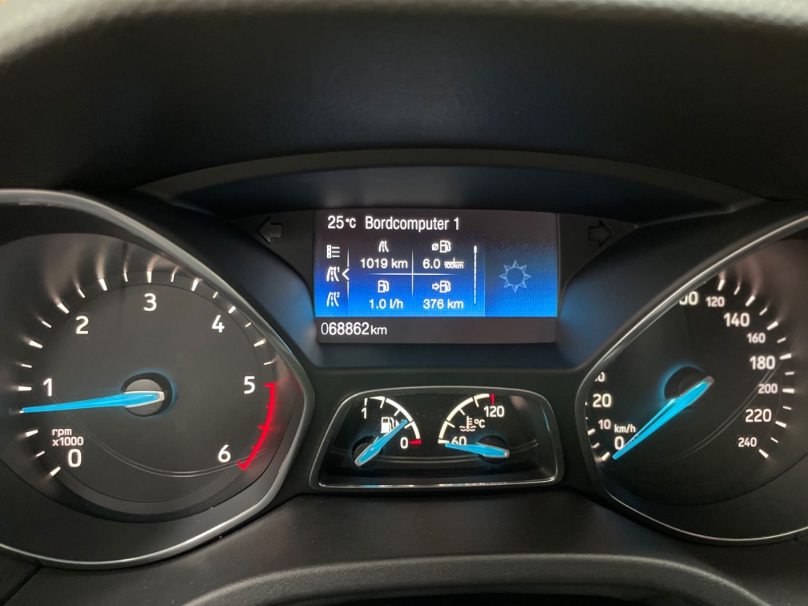 Fahrzeugabbildung Ford Focus Turnier Business Navi PDC