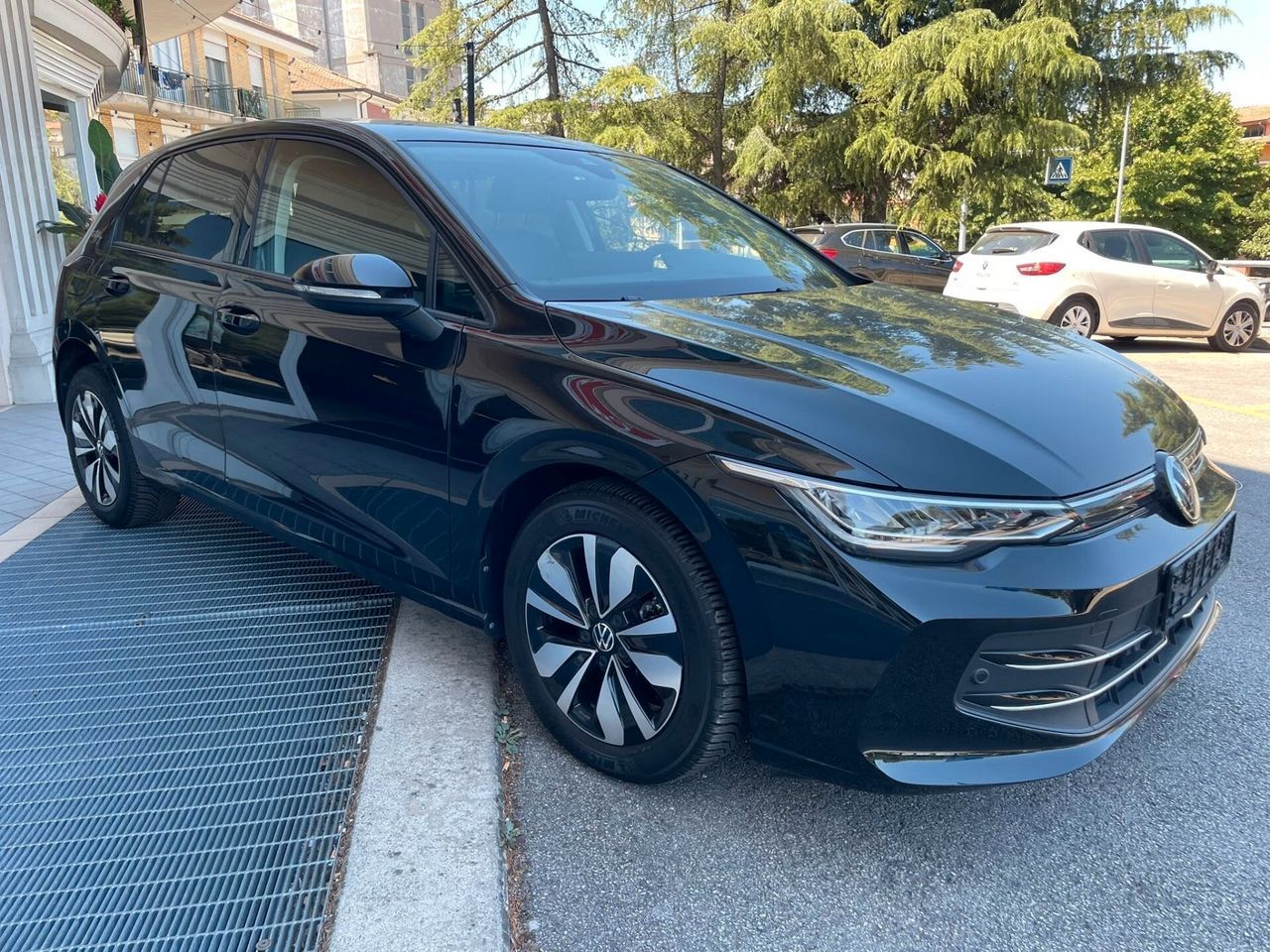 Volkswagen Golf 2.0 TDI 115 CV SCR Life imagem 2