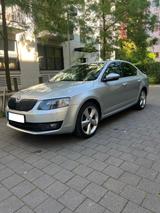 Skoda Octavia 1.8 TSI Elegance Unfallfrei Garagenwagen - Skoda Octavia Gebrauchtwagen in Frankfurt