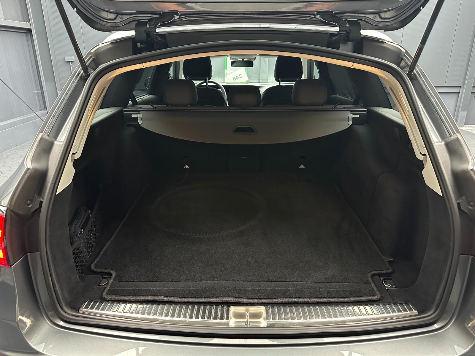 Mercedes-Benz E 220 d T 4Matic Avantgarde *LEDER*HuD*360*NAVI*