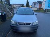 Opel zafirq 2,2 DTi - Opel Zafira aus 2004 mit Diesel-Antrieb