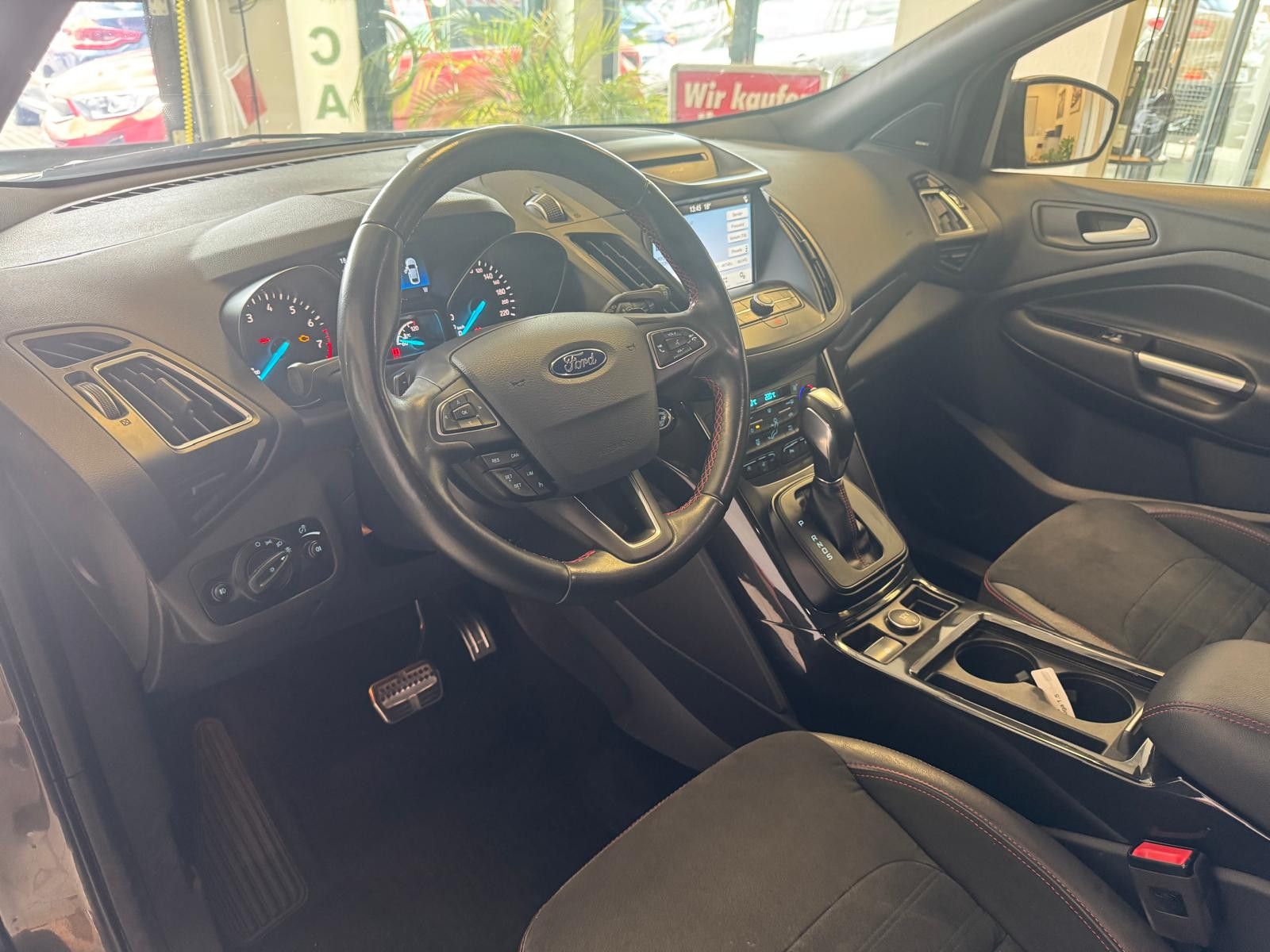 Fahrzeugabbildung Ford Kuga ST-Line /NAVI/KAMERA/AHK/KLIMA/ALLRAD