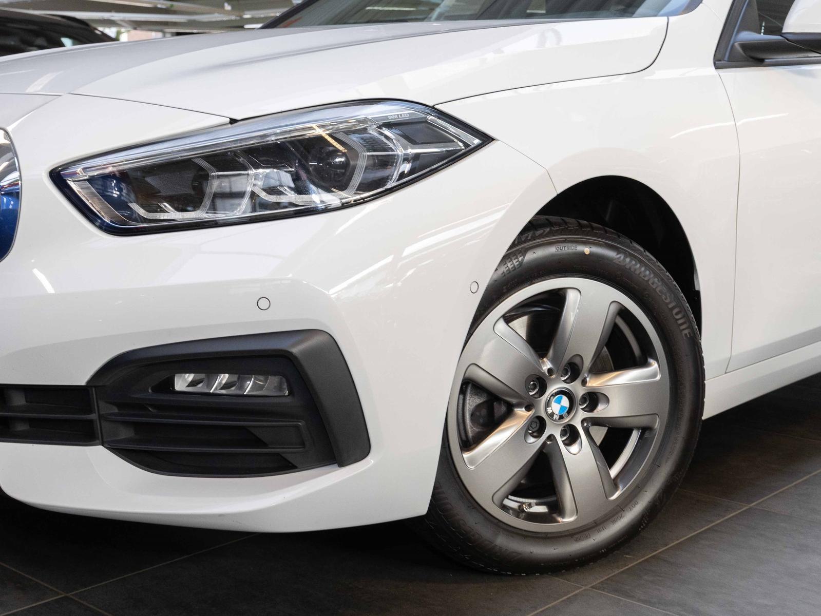 BMW 118i /5 AHK RFK NAVI LED PDC V+H DAB Parkass.