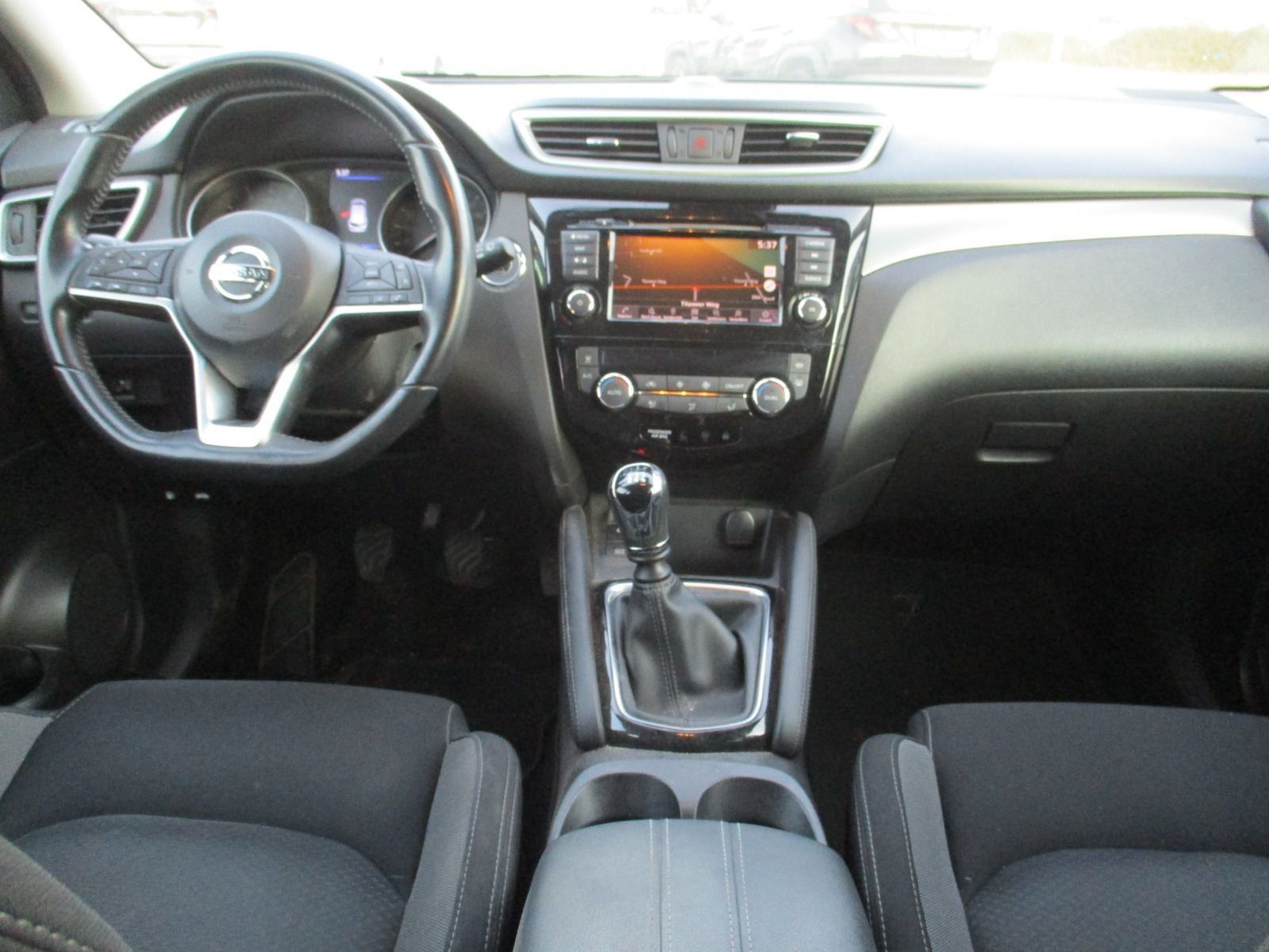 Fahrzeugabbildung Nissan Qashqai 1,3 DIG-T  N-Connecta Winterpaket