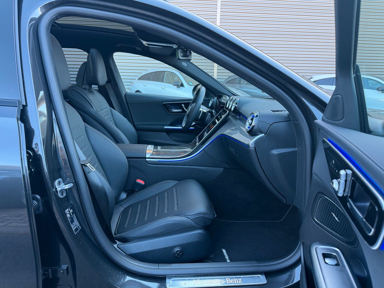 Fahrzeugabbildung Mercedes-Benz C 220 T d Edition AMG AHK+Pano+360°+Distr+Ambien