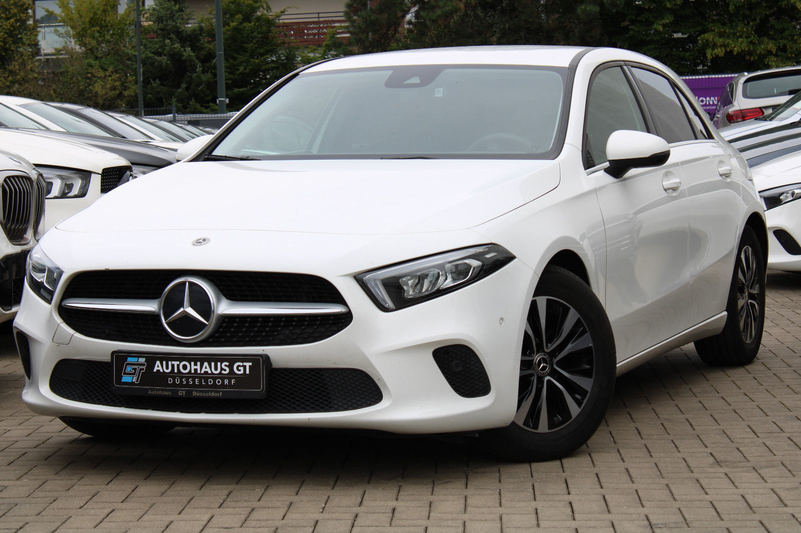 MERCEDES-BENZ A 180d DCT/Navi/Klima/Sitzhzg/Tempomat/Spur/AHK