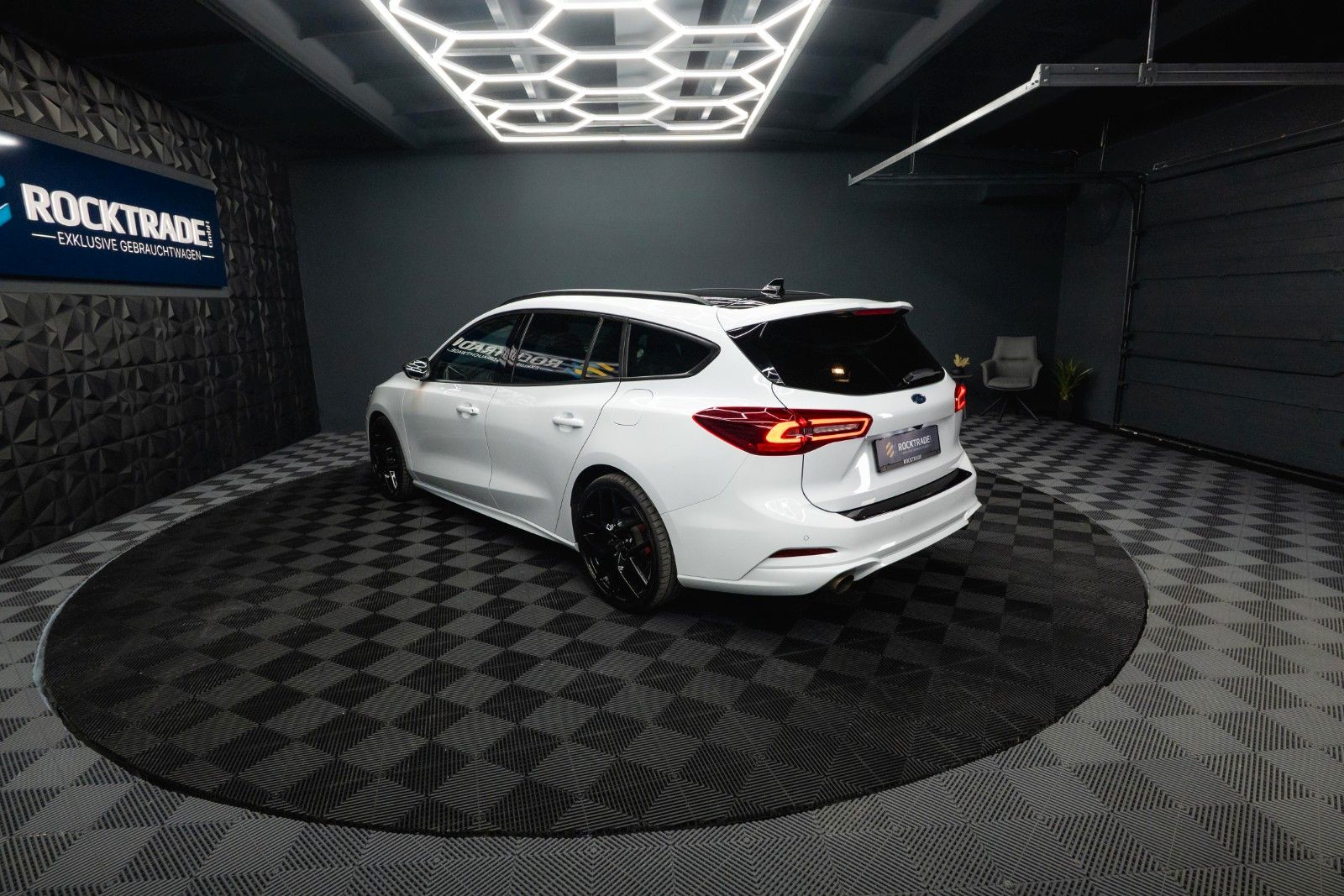 Fahrzeugabbildung Ford Focus Turnier ST X Performance *Head Up*LED*DAB*