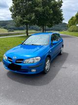 Nissan Almera - Nissan Almera: Von Privat