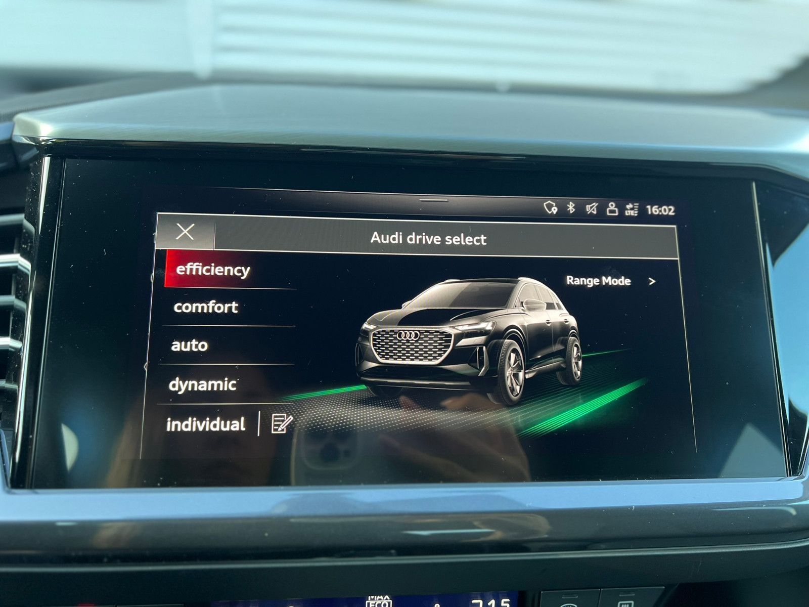 Fahrzeugabbildung Audi Q4 e-tron 50  Edition One S-Line Matrix Sonos
