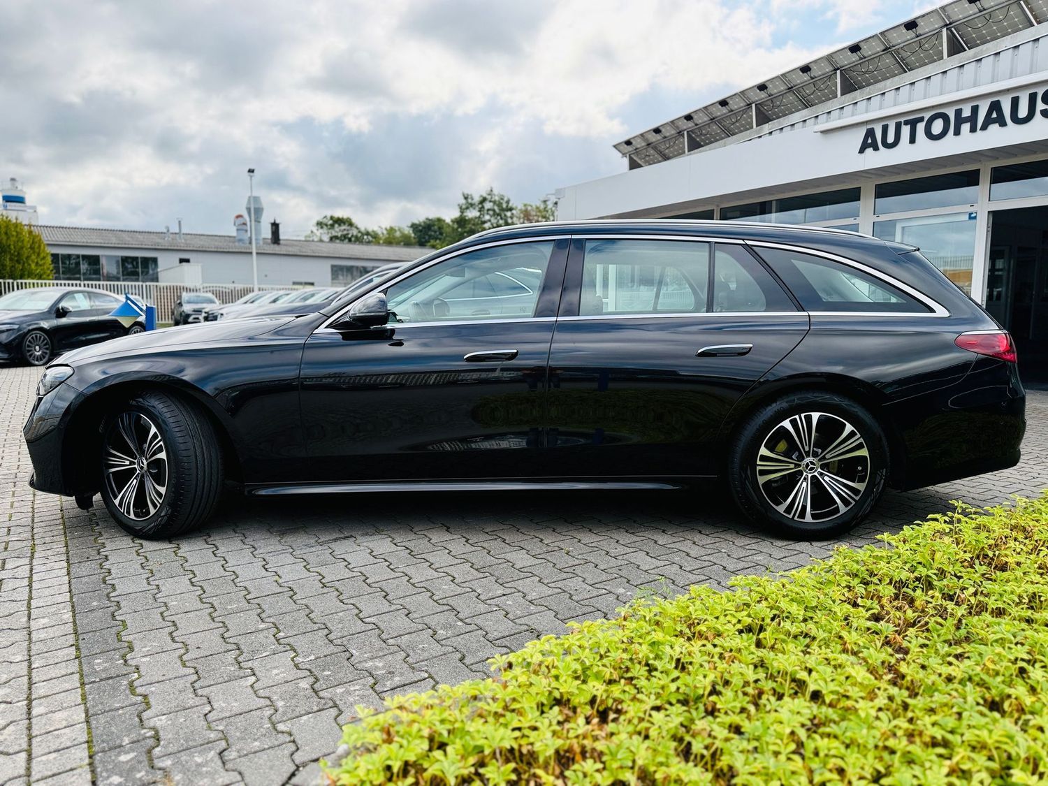 Fahrzeugabbildung Mercedes-Benz E 220 T d AVANTGARDE Advanced, AHK schw., Winter