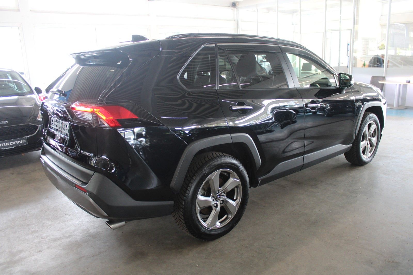 Fahrzeugabbildung Toyota RAV 4 4x2 Hybrid Lounge Aut. PANO LED LEDER ACC