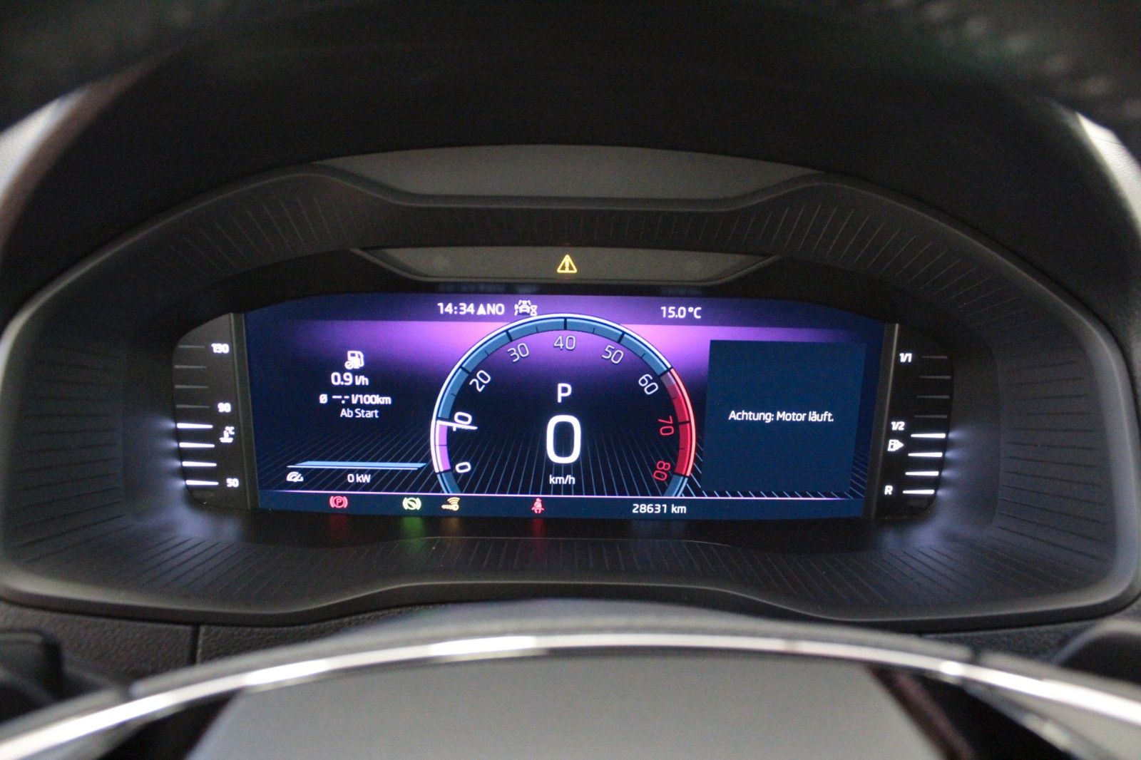 Fahrzeugabbildung SKODA Karoq 1.5l TSI ACT DSG TOUR  AHK schwenkbar