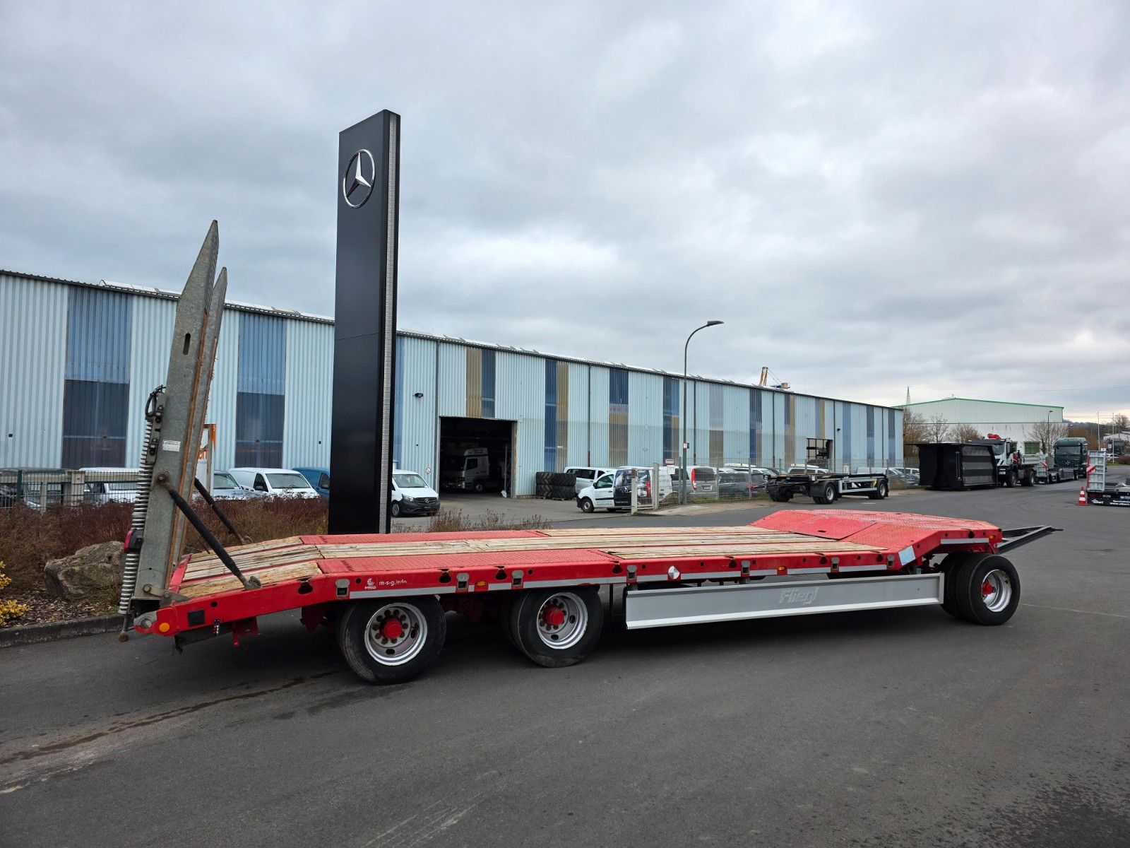 Fahrzeugabbildung Fliegl DTS 300 Rampen BPW auf 3.000mm verbreiterbar