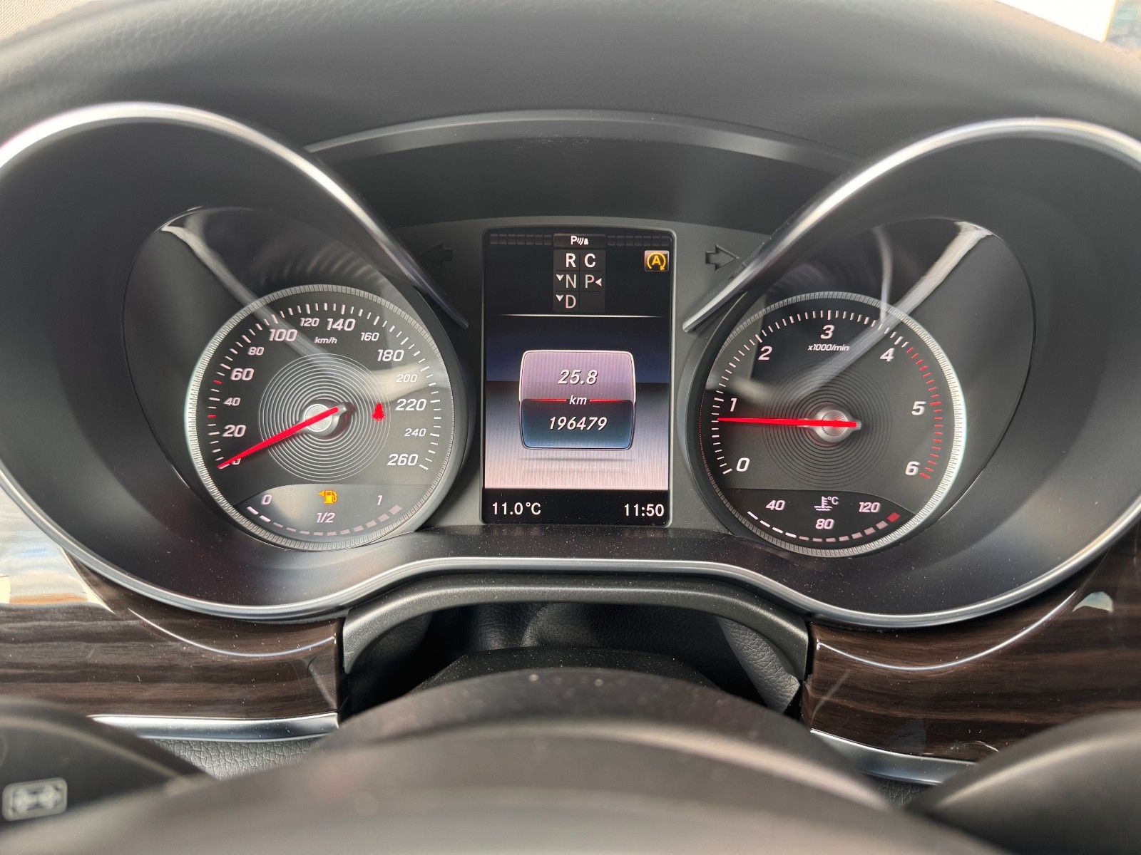 Fahrzeugabbildung Mercedes-Benz V 250 d 4MATIC AVA ED Tisch AHK2,5to DISTRONIC