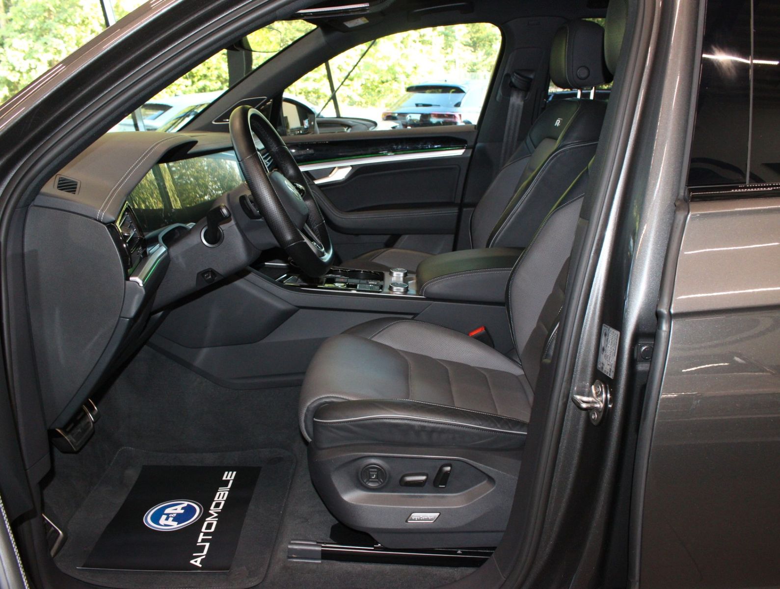 Fahrzeugabbildung Volkswagen Touareg 4.0 V8 TDI  4M  R-Line*PNRM*AHK*HUD*Voll
