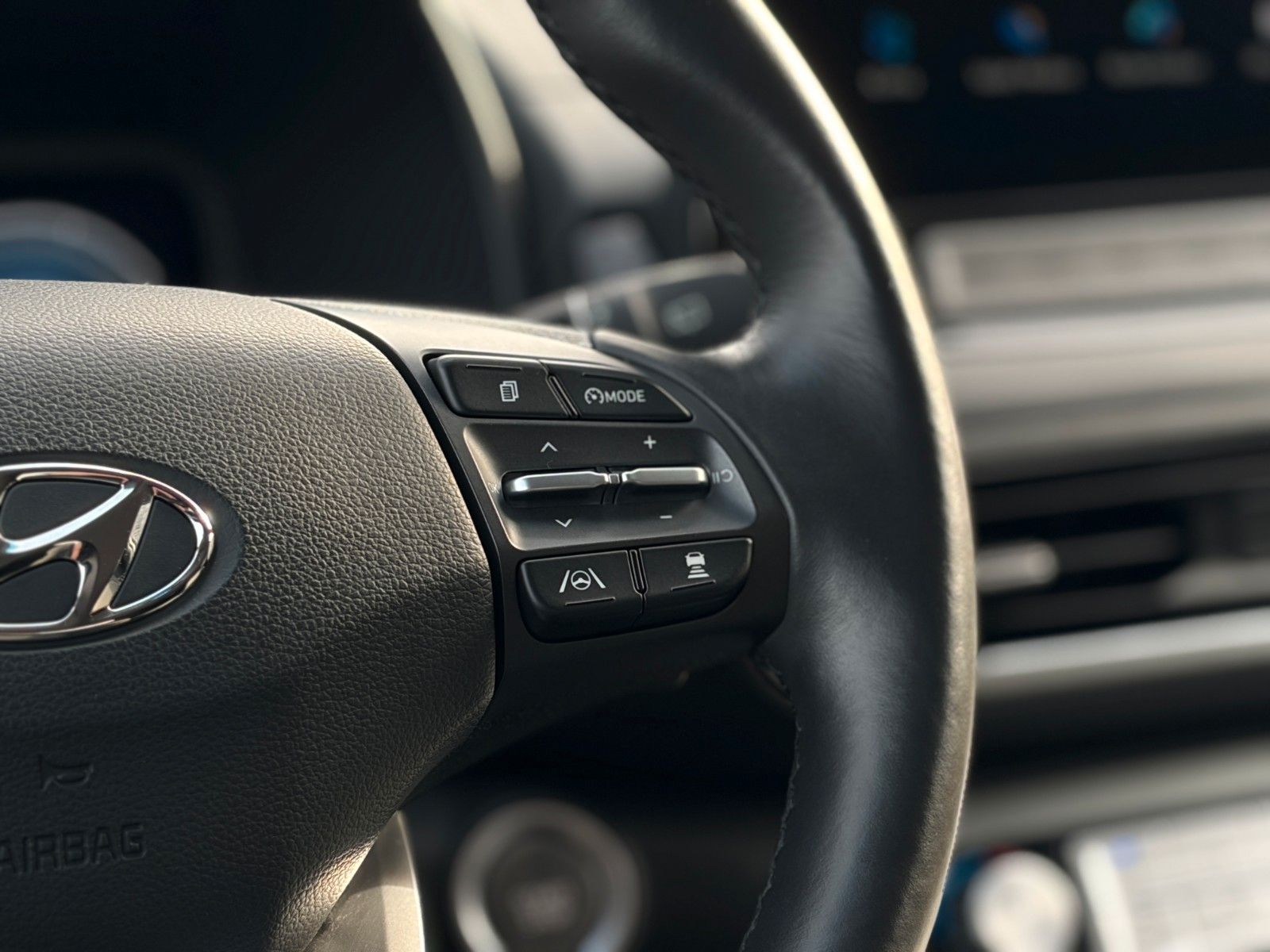 Fahrzeugabbildung Hyundai KONA E Trend KRELL LED NAV CAM ACC PDC CarPlay