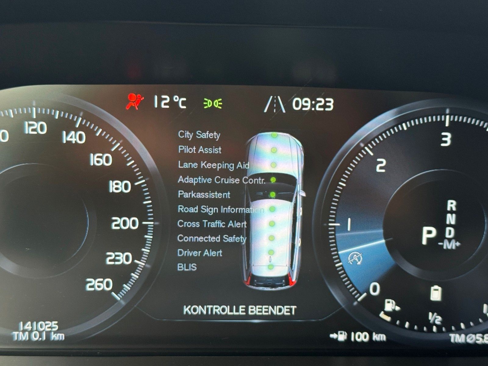 Fahrzeugabbildung Volvo V90 B4 Momentum Pro, Xenium-Pak, Leder, H&K, ACC