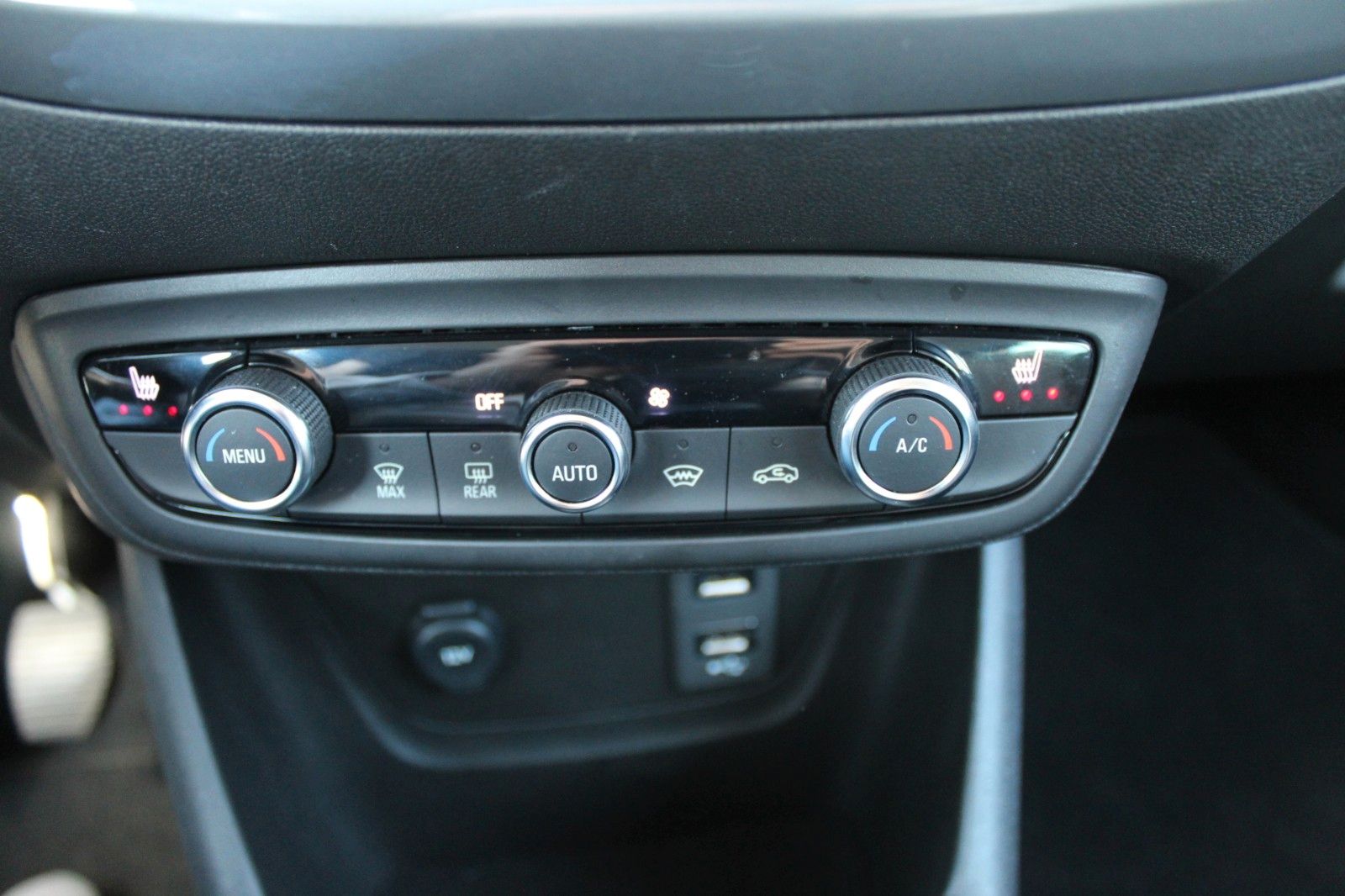 Fahrzeugabbildung Opel Crossland Elegace AHK*Navi*Winterpaket*Kamera